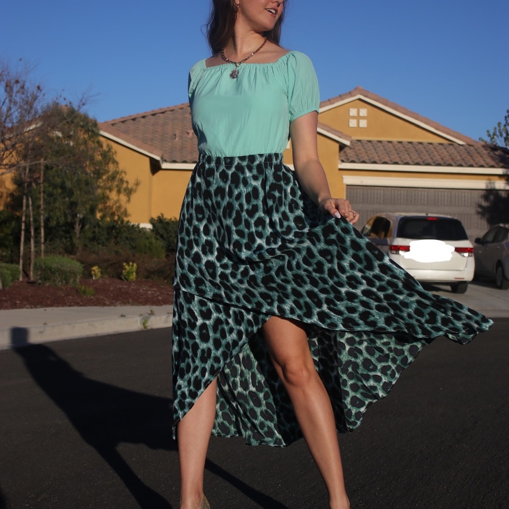 NEW Amazon women’s two tone leopard and teal dress high low skirt